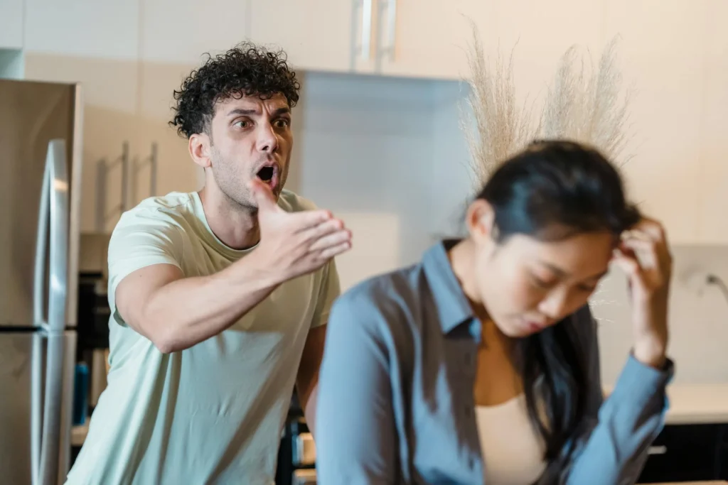 Diferencias entre mujer narcisista y hombre narcisista: pareja narcisista