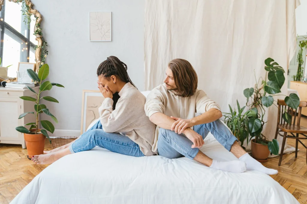 cómo salir de una relación con una pareja narcisista